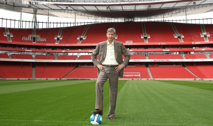 Giáo sư tại Emirates 