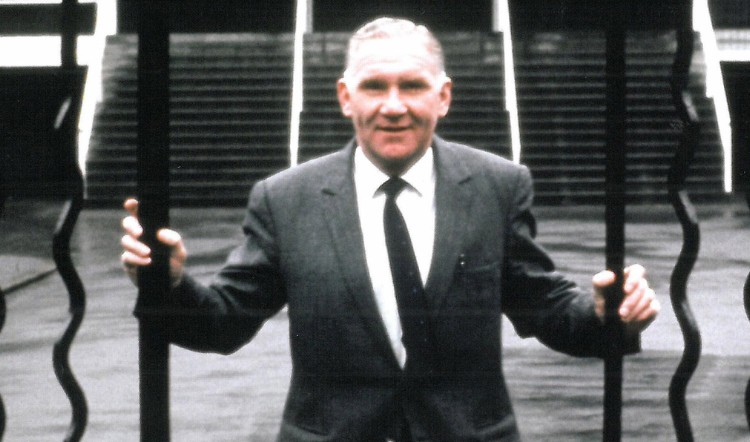 Huấn luyện viên Bill Nicholson của đội hình tottenham huyền thoại 