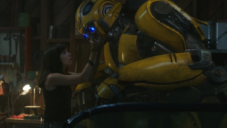 Bumblebee trong bộ phim đầy màu sắc retro