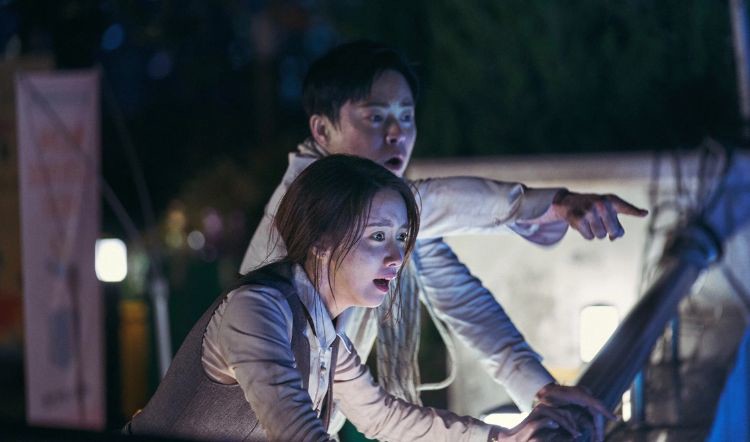 phim-tham-hoa-loi-thoat-tren-khong-2019-3