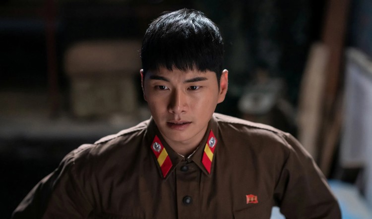anh lính Triều Tiên Yong Ho (Lee Yi Kyung)
