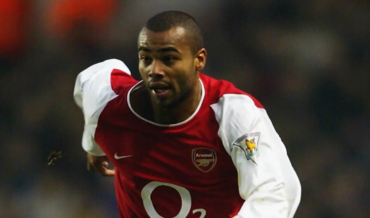 Ashley Cole là sản phẩm của lò đào tạo trẻ Arsenal