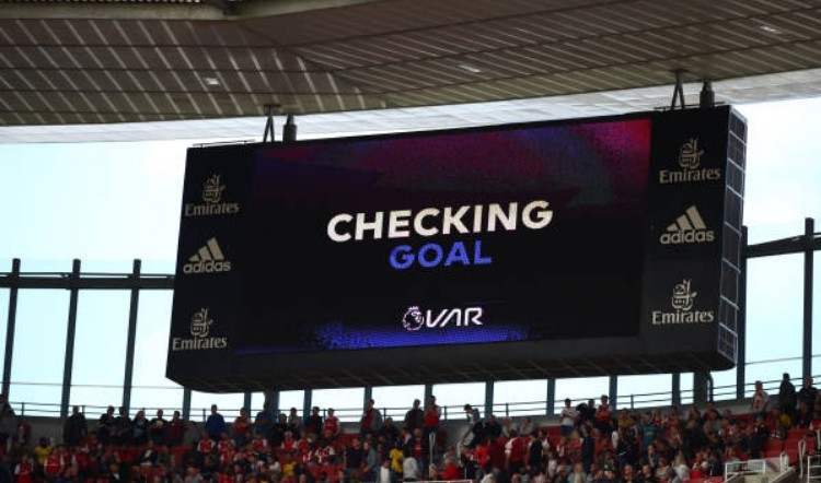 Màn hình VAR tại sân Emirates