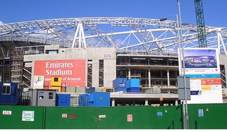 Sân Emirates trong quá trình thi công năm 2005
