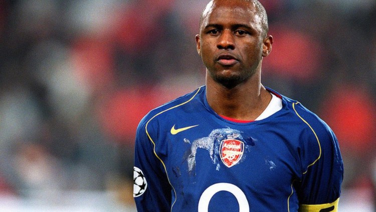 Patrick Vieira là một tiền vệ máu lửa trên sân
