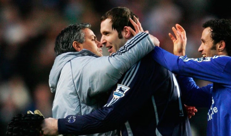 Cech là mảnh ghép quan trọng trong đội hình của Mourinho