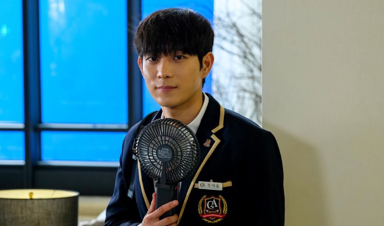 Kim Young Dae trong phim Penthous