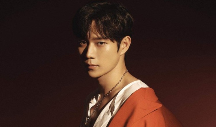Kim Young Dae với visual nổi bật, thu hút mọi ánh nhìn.