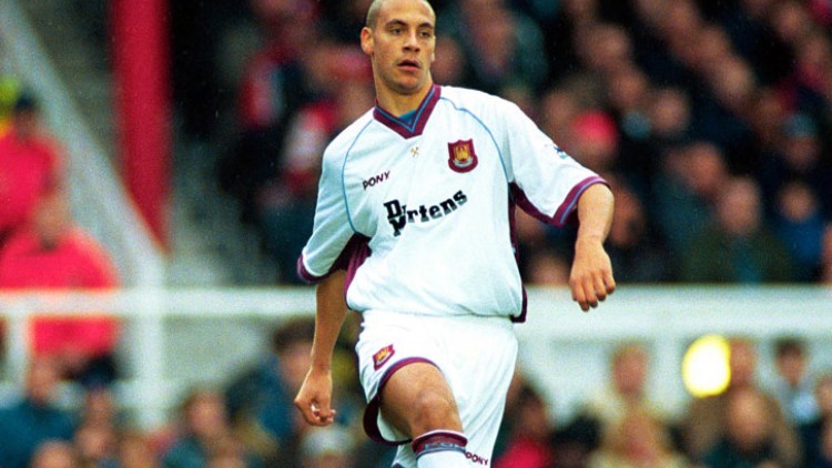 Rio Ferdinand thi đấu tại West Ham United