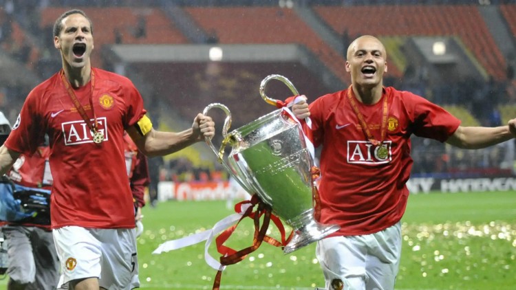 Rio Ferdinand và Wes Brown ăn mừng chức vô địch C1 2007/08