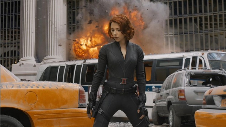 Scarlett Johansson trong trang phục góa phụ đen