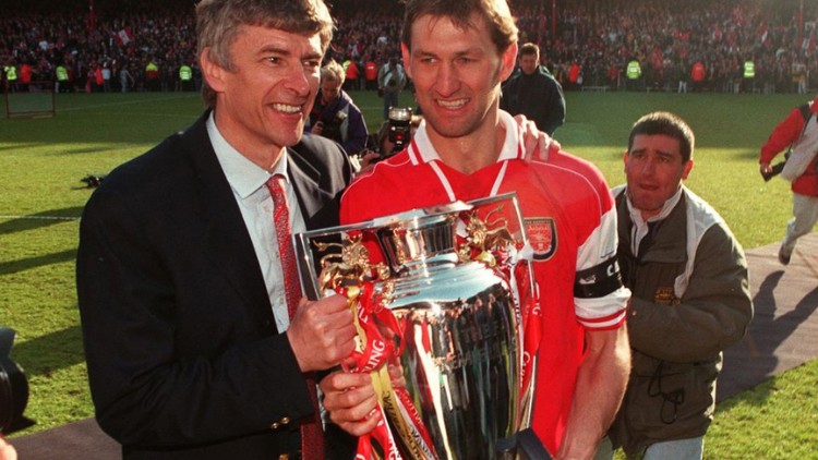 Tony Adams giành danh hiệu EPL 1997/98