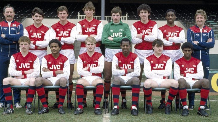 Tony Adams trong đội hình trẻ của Arsenal