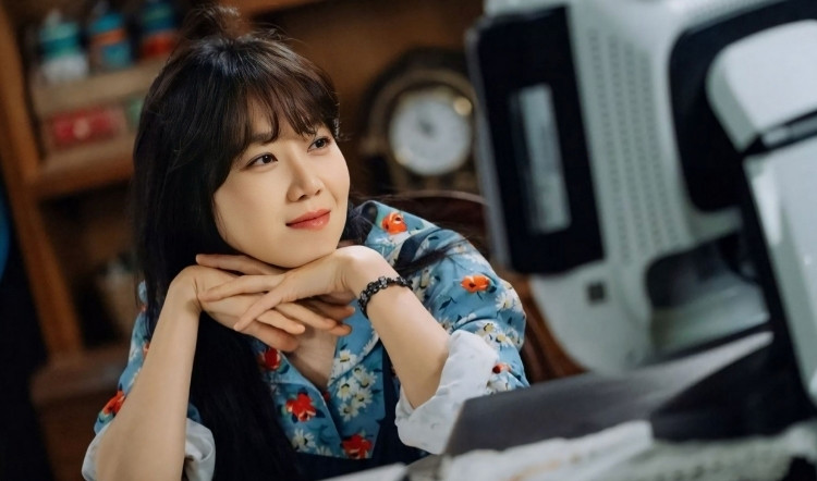 Dong Baek (Gong Hyo Jin) trong phim