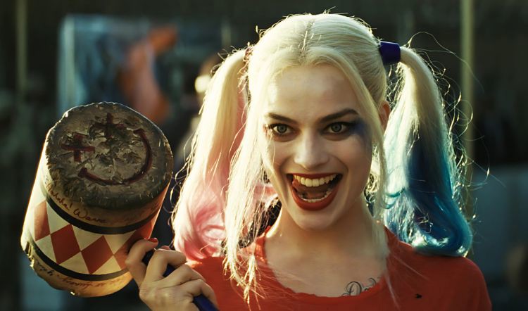 margot-robbie-voi-vai-harley-quinn-da-thuc-su-toa-sang