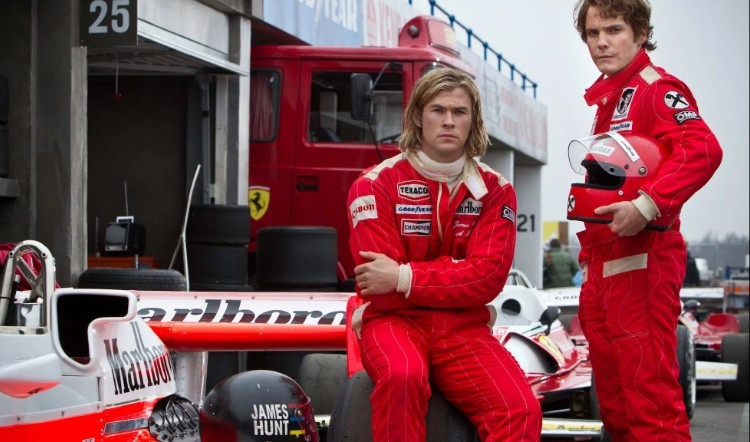 Chris Hemsworth và Daniel Brühl trong phim