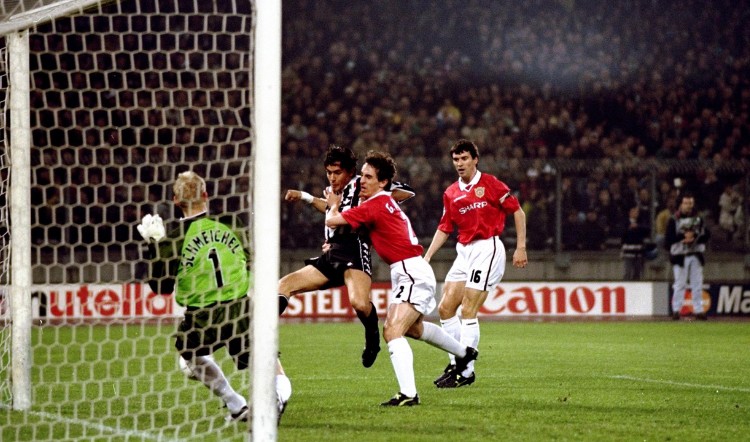 Man United gặp Juventus năm 1999