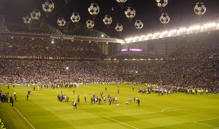 Old Trafford trong trận chung kết C1 2003